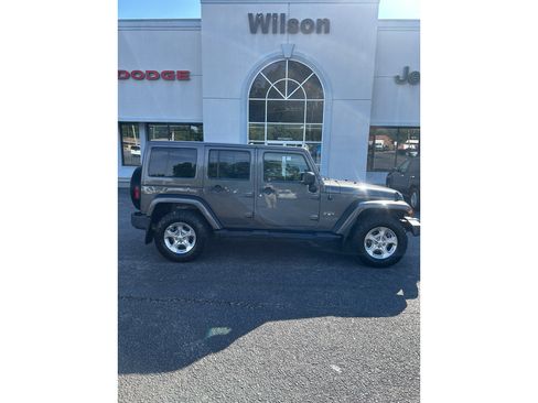 Used 2017 Jeep Wrangler Unlimited Sahara w/ Dual Top Group AWD/4WD image 1