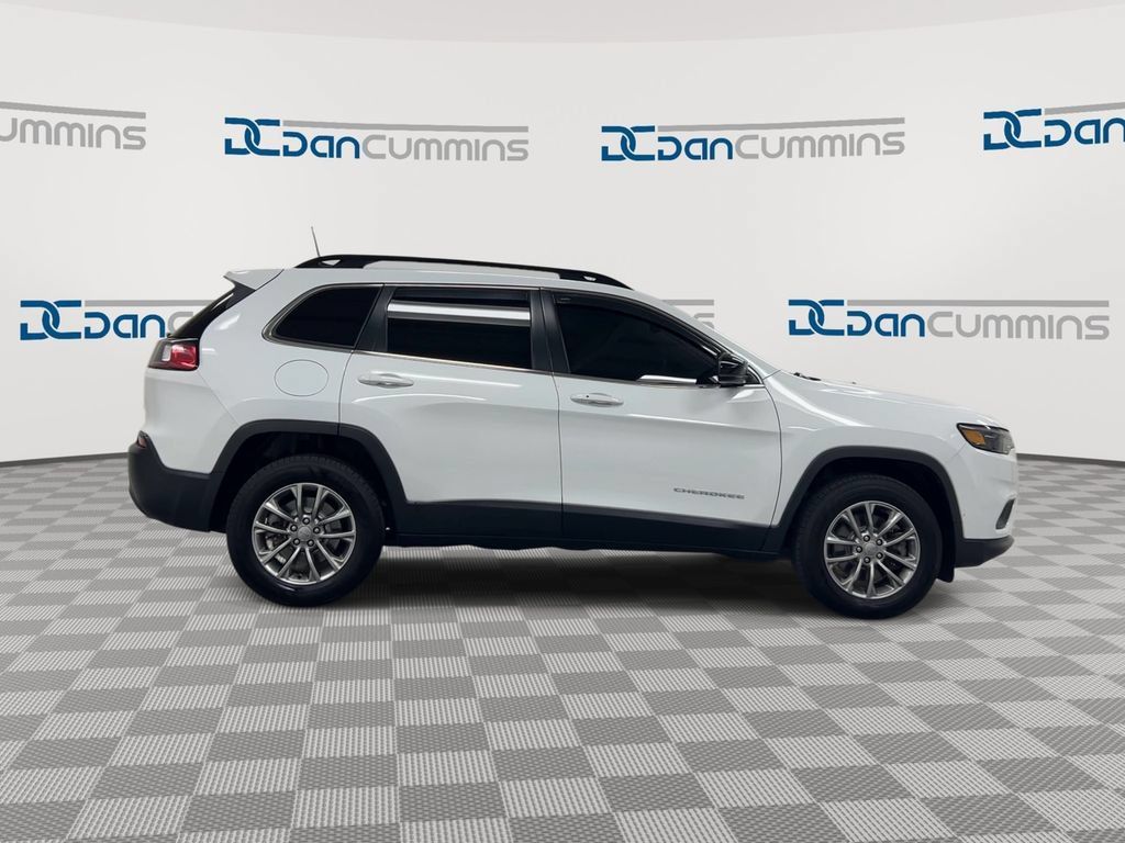 Used 2022 Jeep Cherokee Latitude Lux w/ Sun & Sound Group AWD/4WD image 9