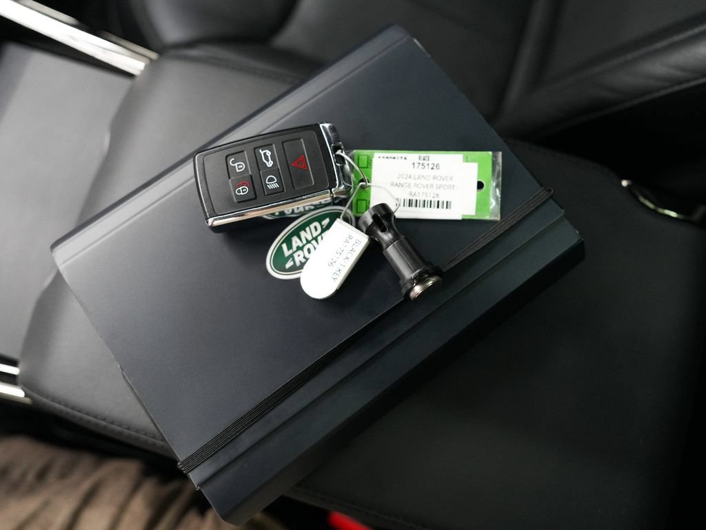 Used 2024 Land Rover Range Rover Sport SE AWD/4WD image 20