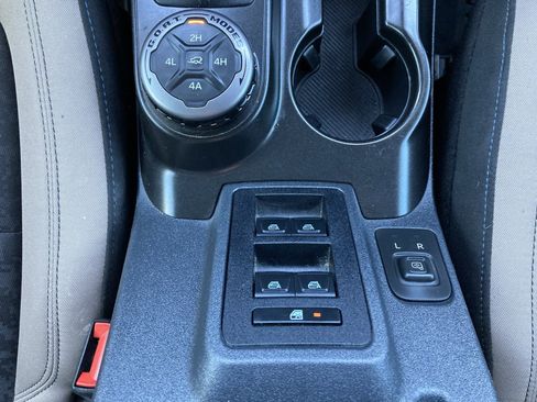 Used 2022 Ford Bronco Wildtrak image 29