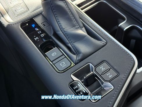 Used 2024 Lexus GX 550 AWD/4WD image 19