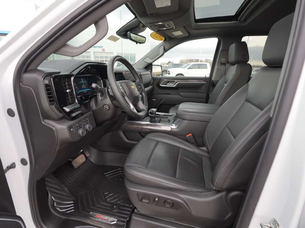 Used 2025 Chevrolet Silverado 1500 LTZ AWD/4WD image 17