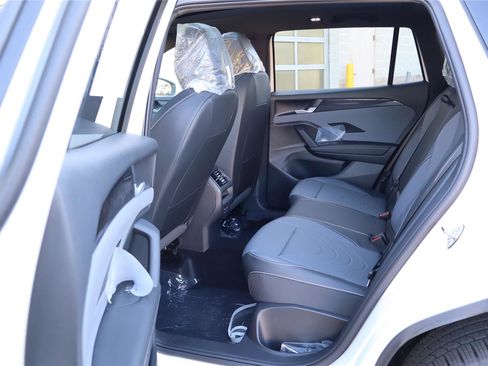 New 2026 Volkswagen Tiguan SE R-Line image 24