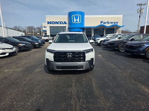 New 2026 Honda Pilot Touring image 8