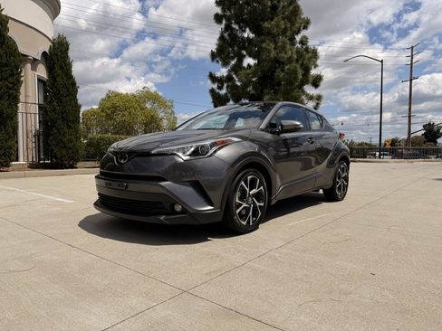 Used 2018 Toyota C-HR XLE FWD image 1