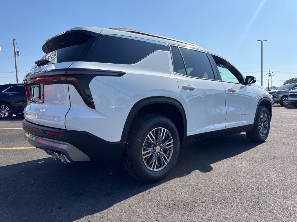 New 2027 Chevrolet Traverse LT w/ LPO, Floor Liner Package FWD image 7