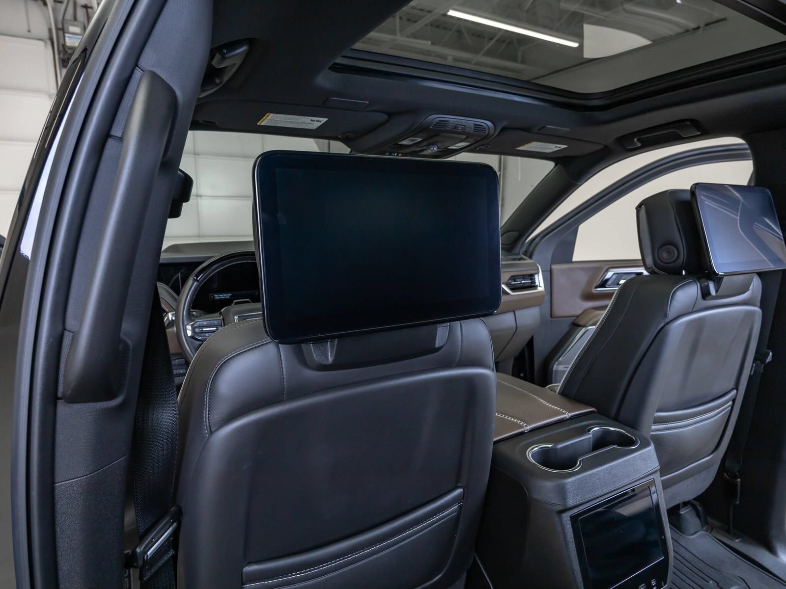 Used 2025 GMC Yukon Denali Ultimate AWD/4WD image 35