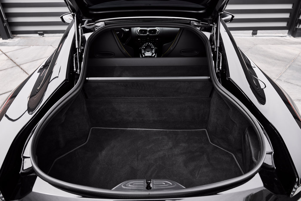 Used 2023 Aston Martin V8 Vantage Coupe RWD image 17