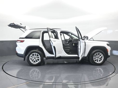 Used 2025 Jeep Grand Cherokee Laredo X RWD image 67