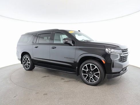Used 2022 Chevrolet Suburban RST w/ Luxury Package image 25