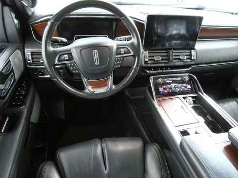 Used 2023 Lincoln Navigator Reserve AWD/4WD image 4