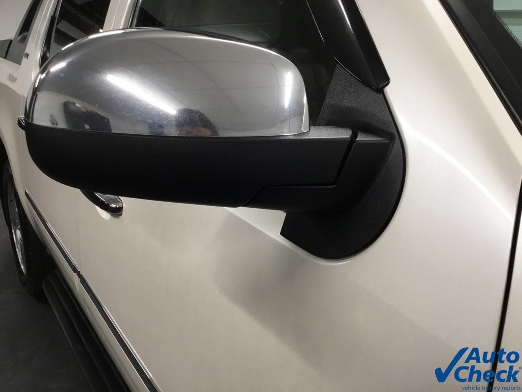 Used 2011 Chevrolet Avalanche LTZ AWD/4WD image 28