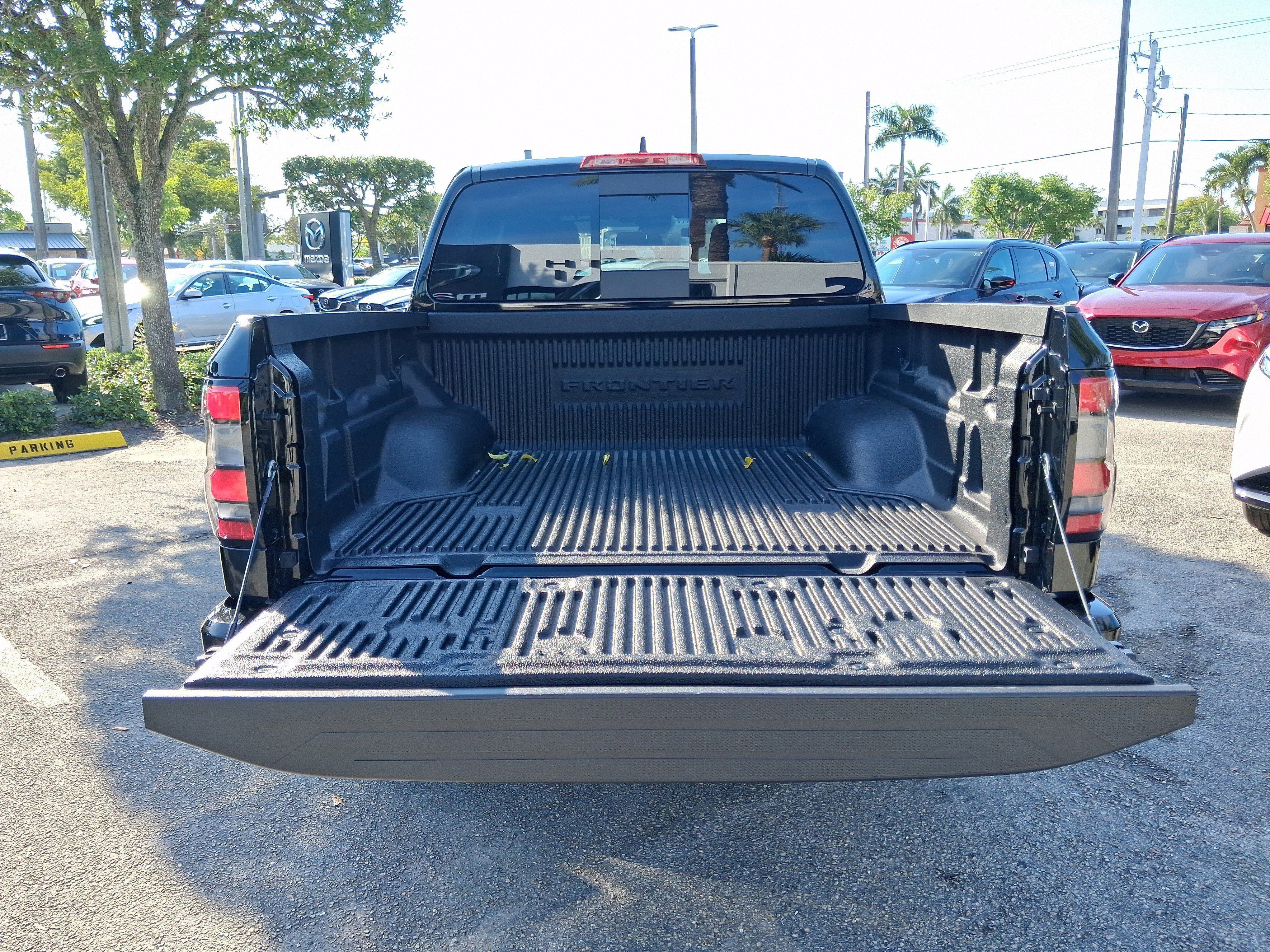Used 2026 Nissan Frontier PRO-4X AWD/4WD image 5