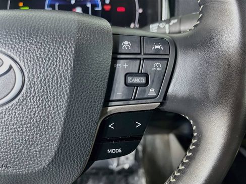 Used 2025 Toyota Camry SE FWD image 17