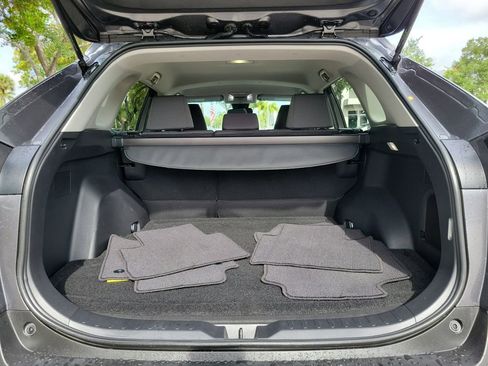 Used 2022 Toyota RAV4 XLE AWD/4WD image 6