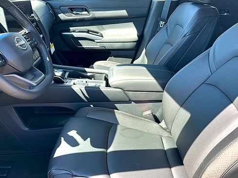 New 2026 Nissan Pathfinder SL image 10