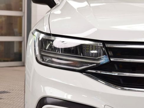 Used 2022 Volkswagen Tiguan SE AWD/4WD image 12