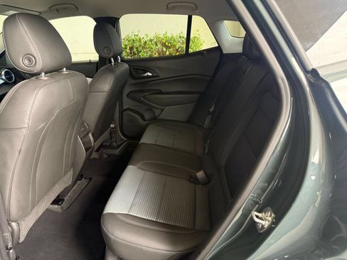 Used 2025 Chevrolet Trax LT FWD image 43