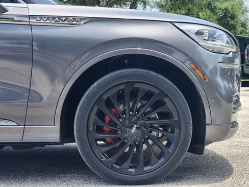 Used 2021 Lincoln Aviator Reserve w/ Equipment Group 210A AWD/4WD image 9