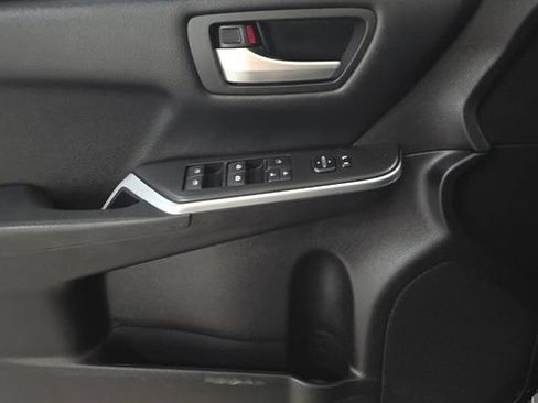 Used 2017 Toyota Camry LE FWD image 12