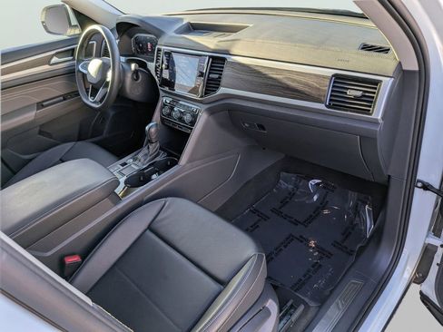 Used 2023 Volkswagen Atlas SE w/ Black Wheel Package FWD image 11