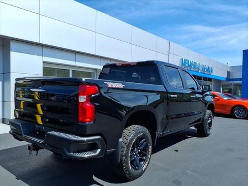 Used 2021 Chevrolet Silverado 1500 Custom Trail Boss w/ Midnight Edition AWD/4WD image 7