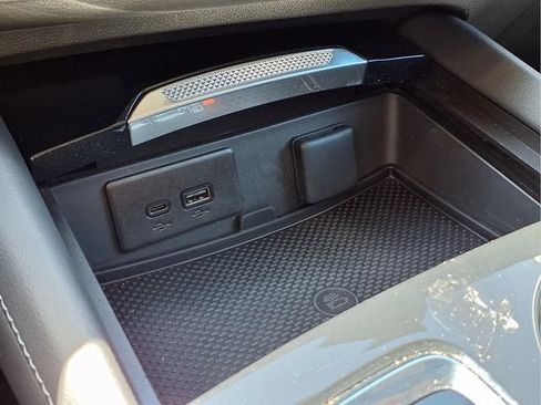 Certified 2025 Buick Envision Preferred AWD/4WD image 10