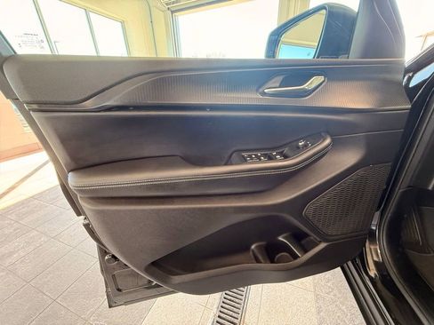 Used 2025 Jeep Grand Cherokee L Altitude image 41