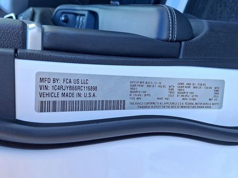 Used 2024 Jeep Grand Cherokee Limited 4xe image 27