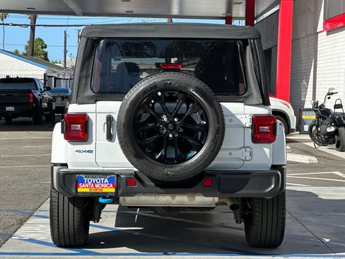 Used 2023 Jeep Wrangler Unlimited Sahara AWD/4WD image 5