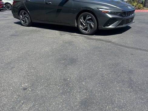 Used 2025 Hyundai Elantra SEL FWD image 5