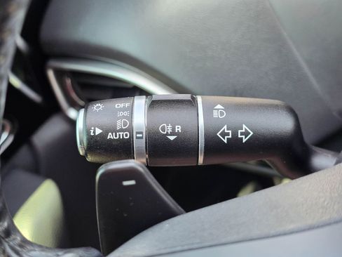 Used 2019 Jaguar F-PACE Premium image 24