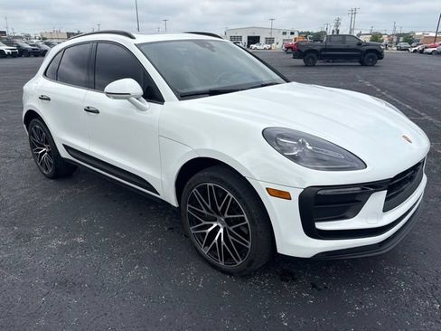 Used 2023 Porsche Macan AWD/4WD image 3