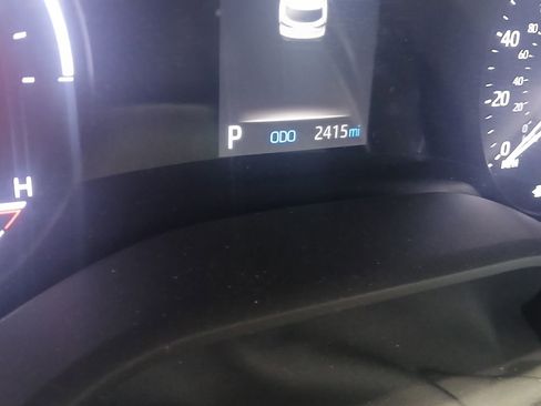 Used 2024 Toyota Sienna LE w/ LE Plus Package FWD image 4