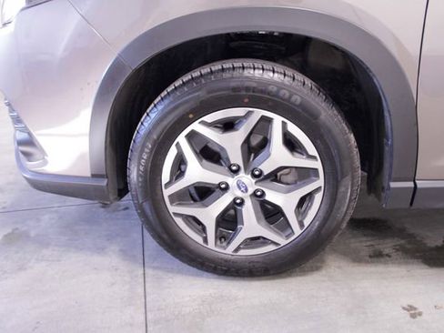Used 2023 Subaru Forester Premium image 10