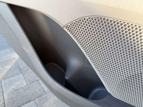 Used 2020 Toyota Camry LE image 78