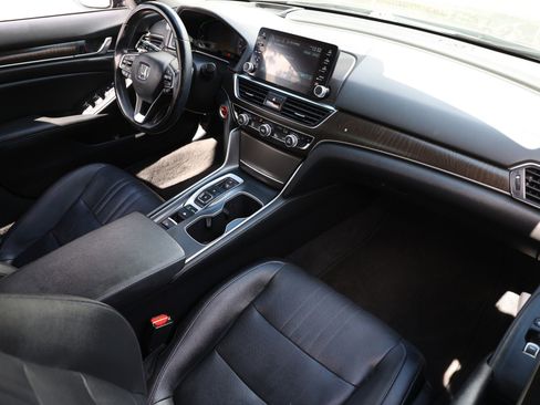 Used 2020 Honda Accord Touring image 19