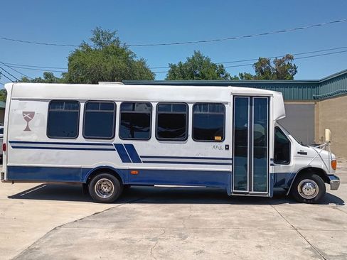 Used 2003 Ford E-450 and Econoline 450 RWD image 8