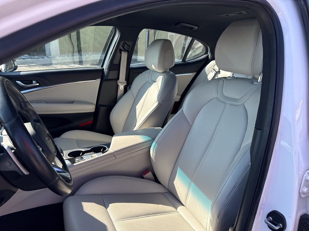Used 2025 Genesis G70 2.5T AWD/4WD image 14