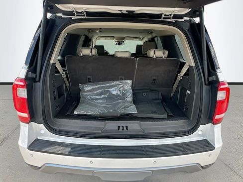 Used 2019 Ford Expedition XLT w/ Equipment Group 202A RWD image 27