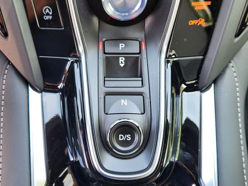 Used 2025 Acura RDX SH-AWD image 12
