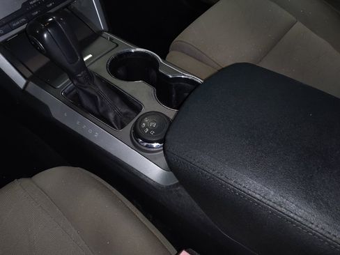 Used 2015 Ford Explorer image 26