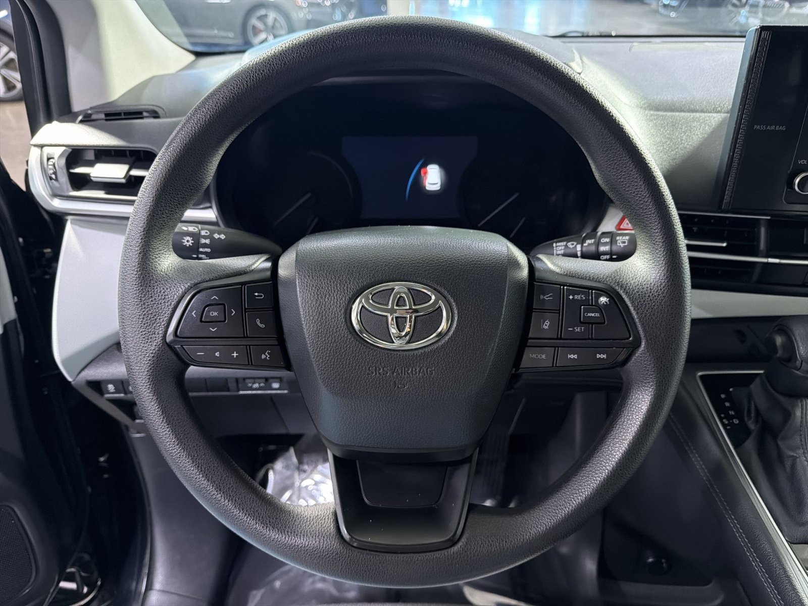 Used 2025 Toyota Sienna LE FWD image 22