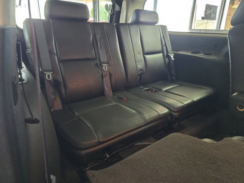 Used 2011 Cadillac Escalade ESV Luxury image 21