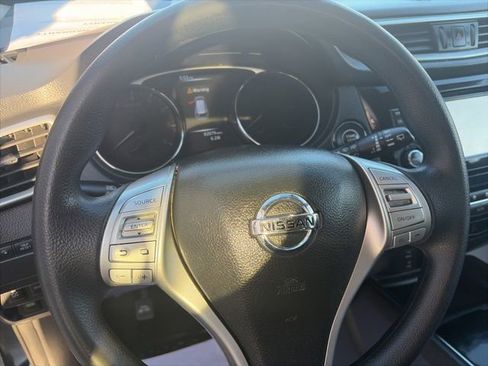 Used 2016 Nissan Rogue SV w/ SV Premium Package image 14