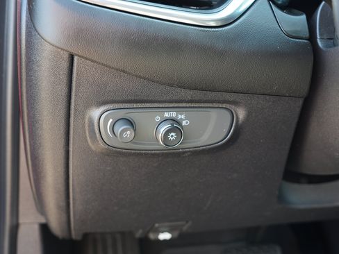 Used 2018 Chevrolet Equinox LT AWD/4WD image 17