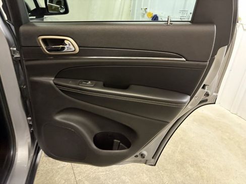Used 2015 Jeep Grand Cherokee Limited image 16