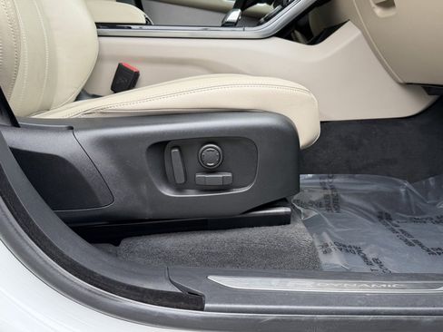 Used 2023 Land Rover Range Rover Velar R-Dynamic S image 35