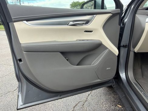 Certified 2022 Cadillac XT5 Premium Luxury w/ LPO, Floor Liner Package AWD/4WD image 8