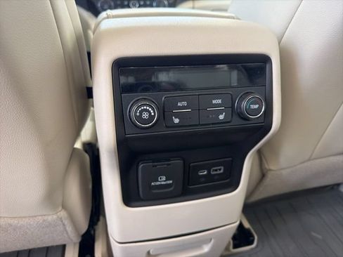 Used 2022 GMC Acadia Denali w/ Denali Ultimate Package AWD/4WD image 21